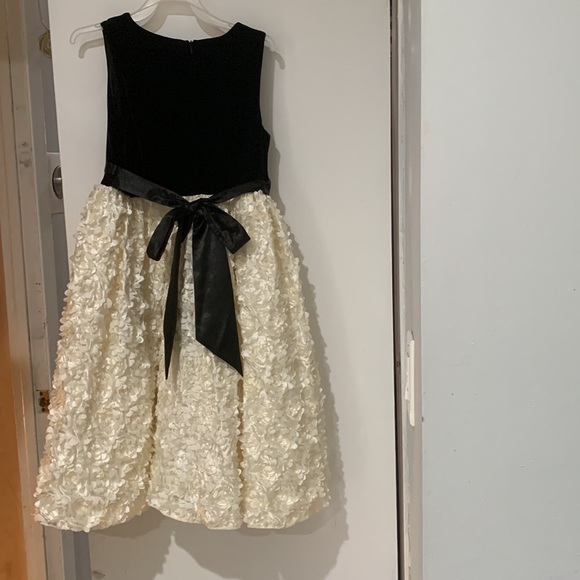 Kids formal dress - Picture 2 of 4